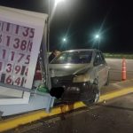 Accidente en la ruta C-45: un niño resultó herido tras el choque de un vehículo contra un cartel lumínico